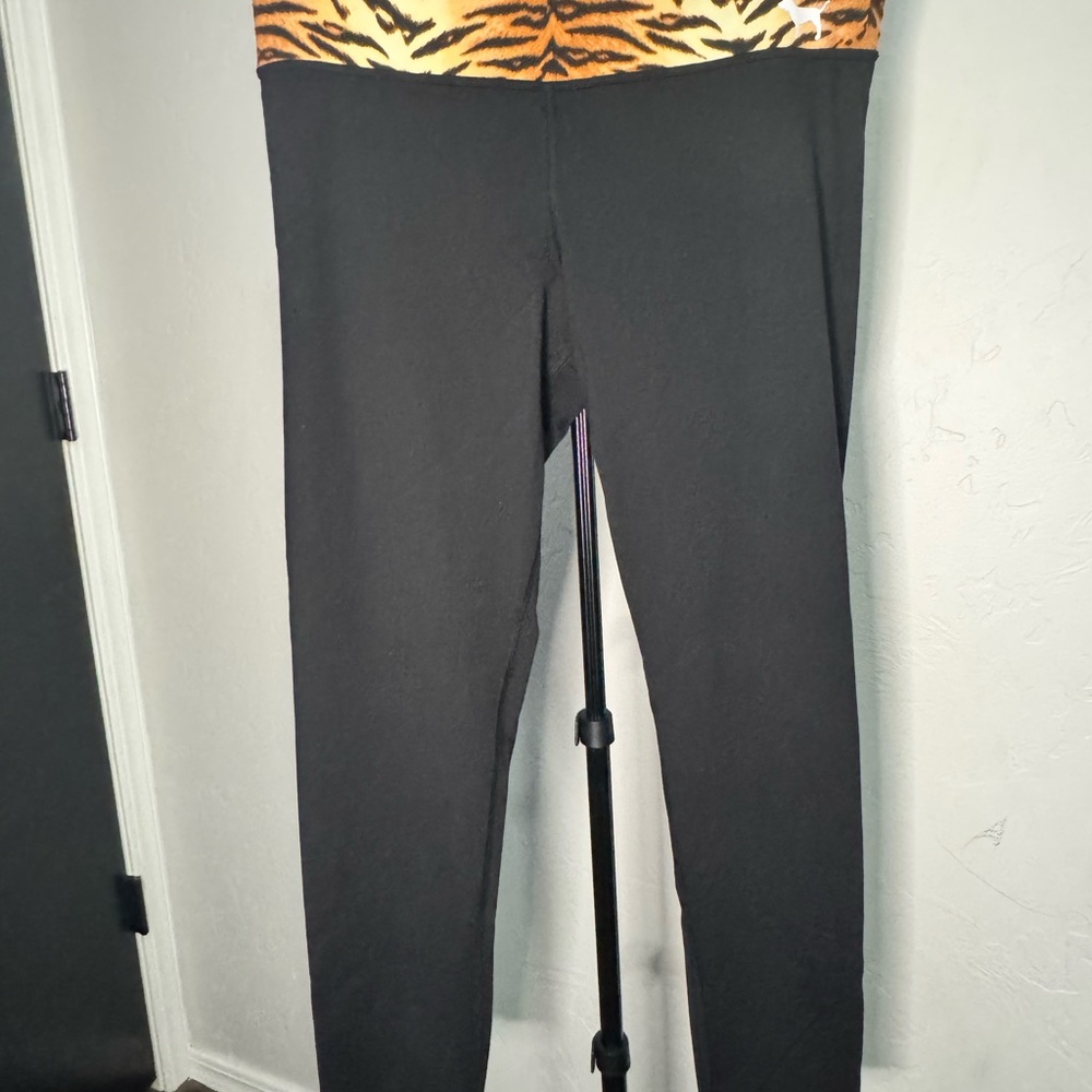 PINK Victoria's Secret‎ Activewear